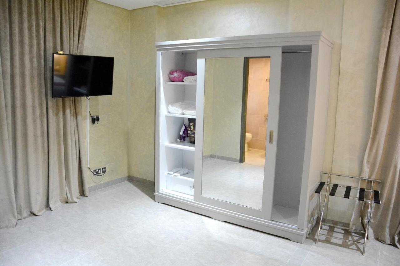 ذا فيفتى ايت السالمية Aparthotel Kuwait City Exterior foto